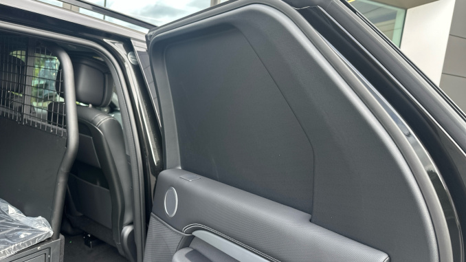 Land Rover Discovery Diesel 3.0 D350 Dynamic HSE Commercial Auto - Image 21
